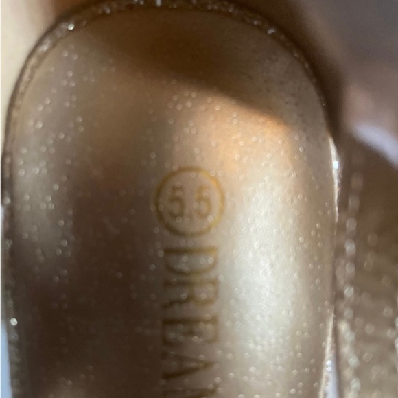Gold sparkling shoes made by dreamworks size 5.5 nib - Picture 4 of 4